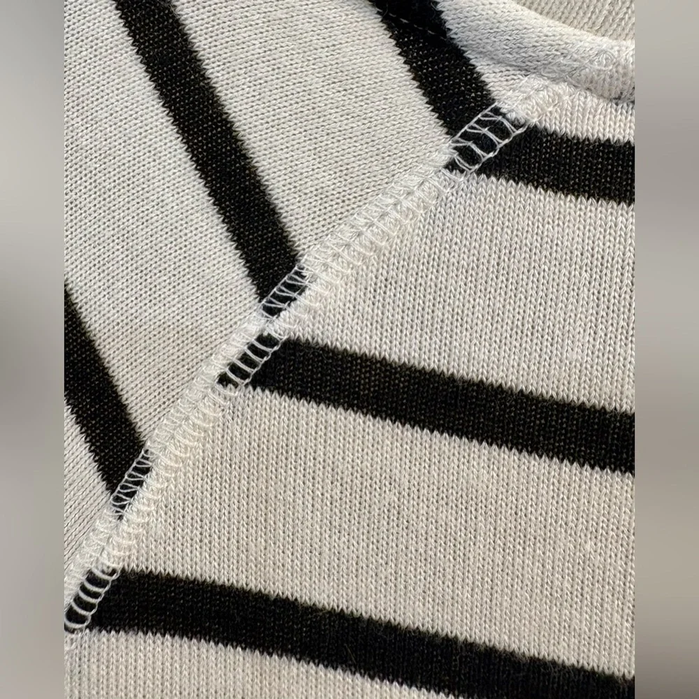 L-Sweater - Picture 3 of 4